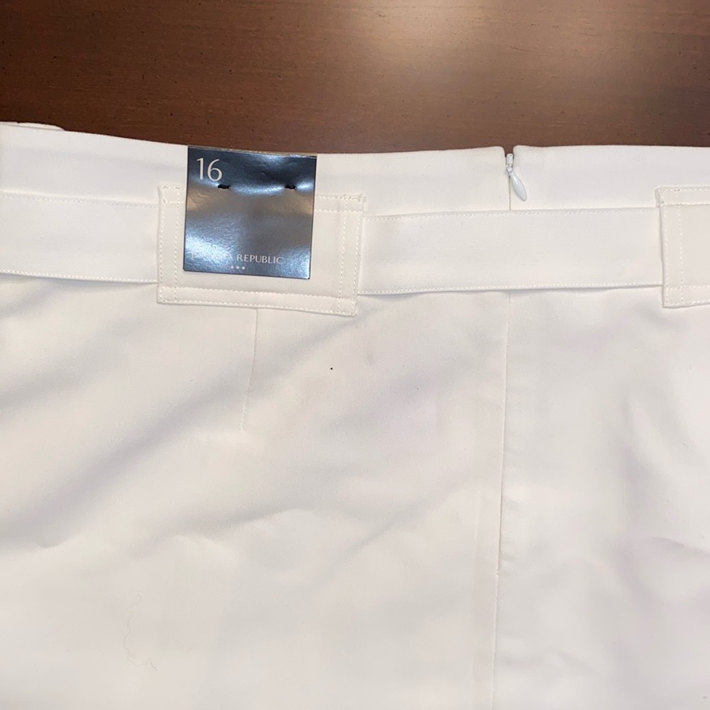 Banana Republic, off-white, NEW straight, pencil skirt.